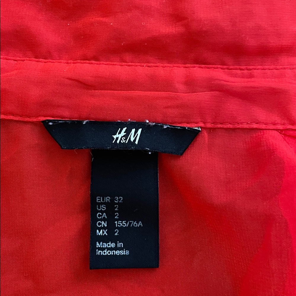 H&M Vibrant Red Sleeveless Blouse - Picture 3 of 3